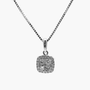Collar inicial con detalle de diamante